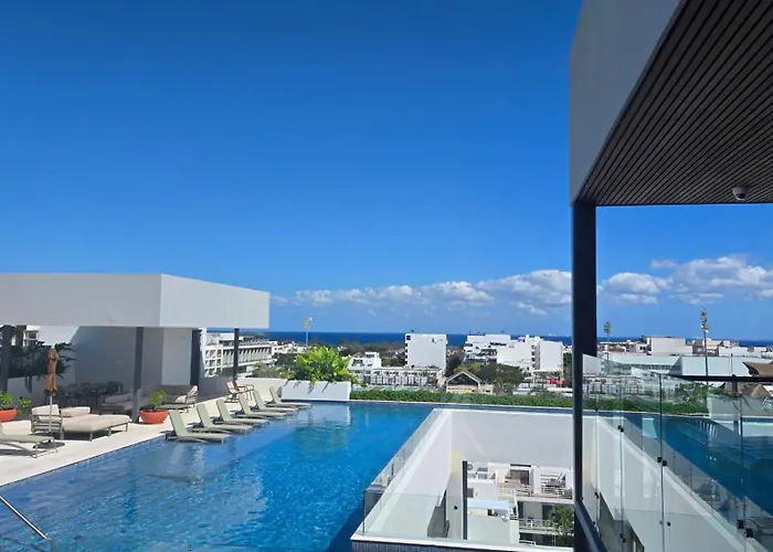 Playa's Golden Area -- Casa Omega 2br 2ba Tropical Retreat, Beach, Infinite Pool, Gym Apartamento *