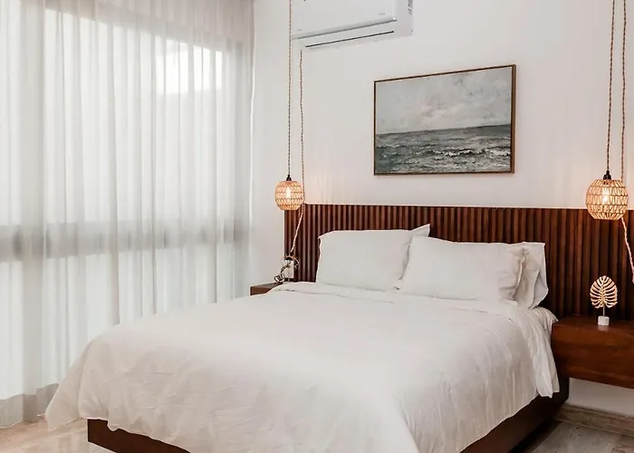 Playa's Golden Area -- Casa Omega 2br 2ba Tropical Retreat, Beach, Infinite Pool, Gym