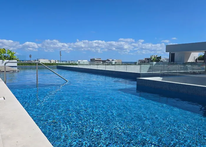 Playa's Golden Area -- Casa Omega 2br 2ba Tropical Retreat, Beach, Infinite Pool, Gym Apartment