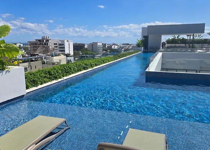 Apartment Playa's Golden Area -- Casa Omega 2br 2ba Tropical Retreat, Beach, Infinite Pool, Gym *