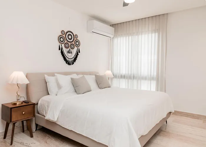 Playa's Golden Area -- Casa Omega 2br 2ba Tropical Retreat, Beach, Infinite Pool, Gym *