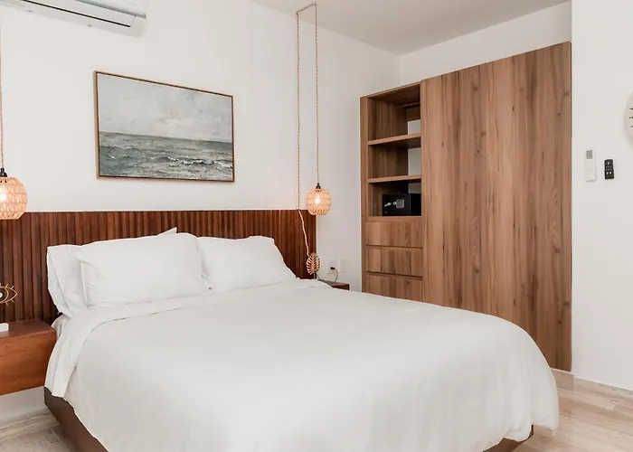 Playa's Golden Area -- Casa Omega 2br 2ba Tropical Retreat, Beach, Infinite Pool, Gym Apartment Playa del Carmen