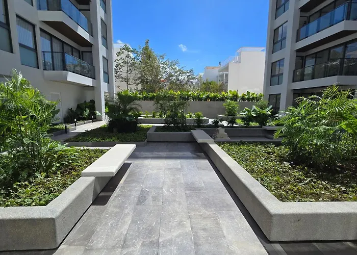 Playa's Golden Area -- Casa Omega 2br 2ba Tropical Retreat, Beach, Infinite Pool, Gym