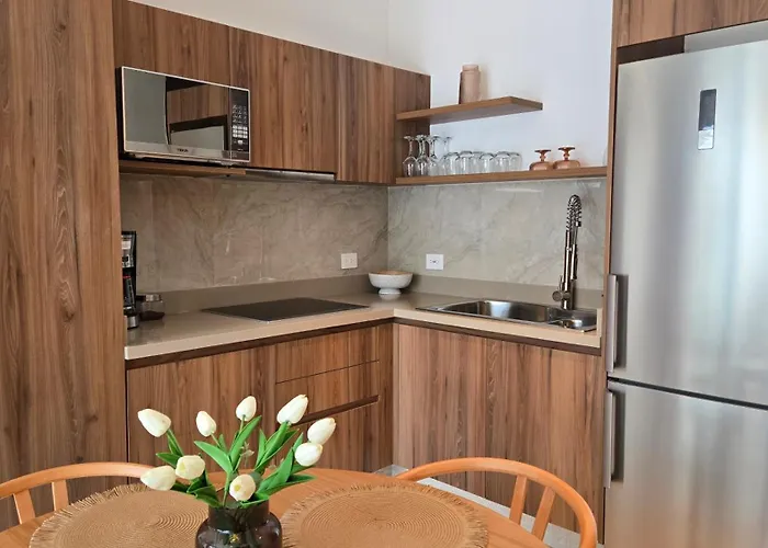 Playa's Golden Area -- Casa Omega 2br 2ba Tropical Retreat, Beach, Infinite Pool, Gym